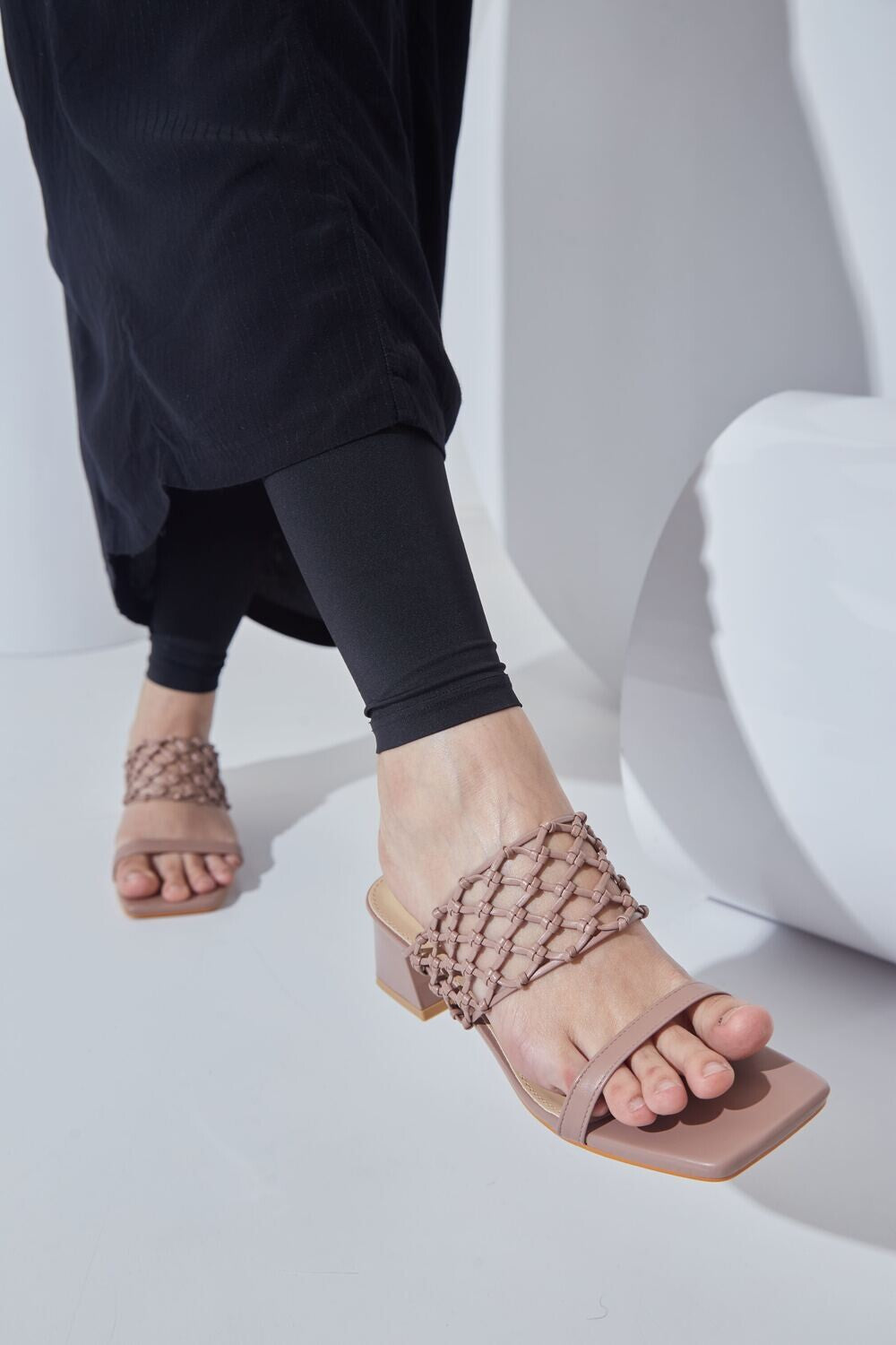 WOVEN SANDALS - CHOCO