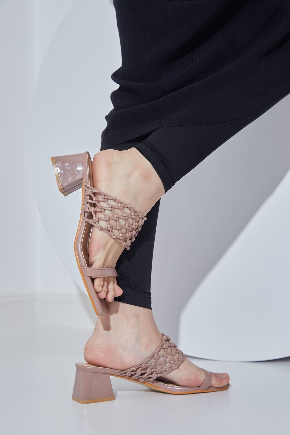 WOVEN SANDALS - CHOCO