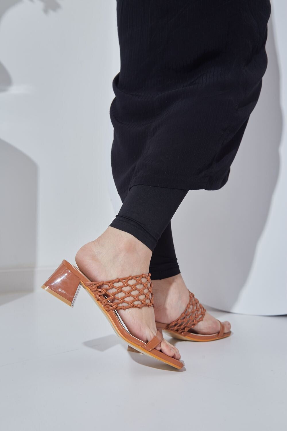 WOVEN SANDALS - MILK TEA