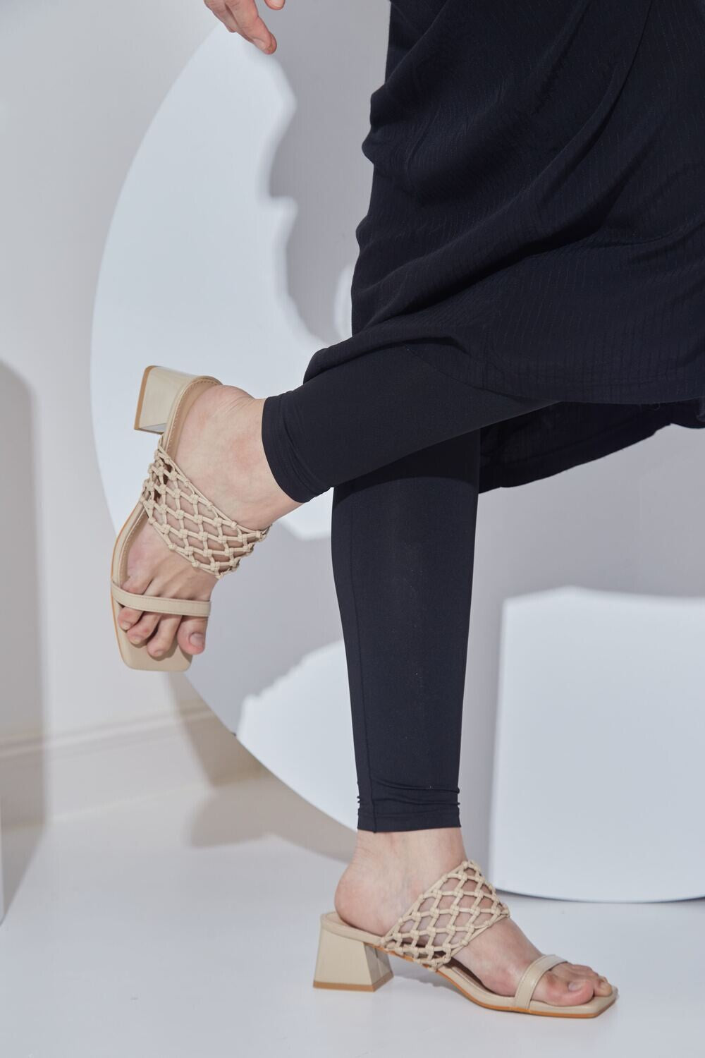 WOVEN SANDALS - NUDE