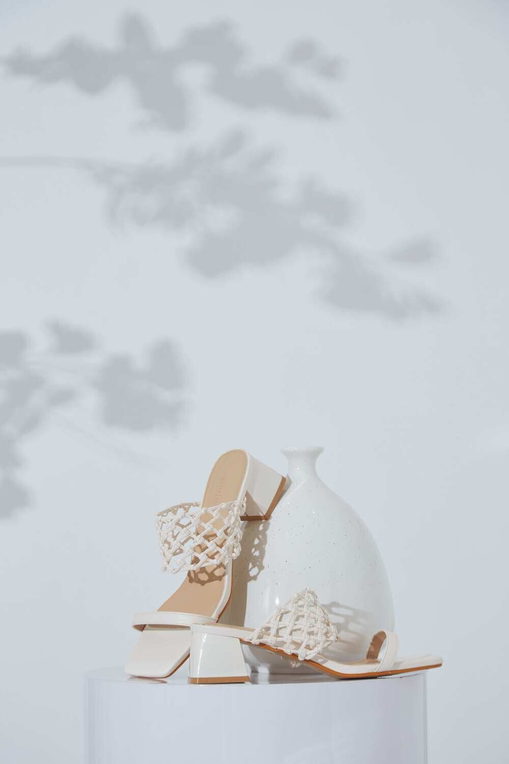 WOVEN SANDALS - WHITE