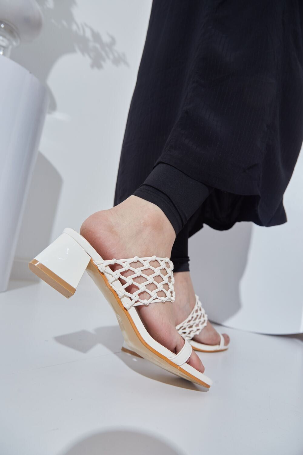 WOVEN SANDALS - WHITE