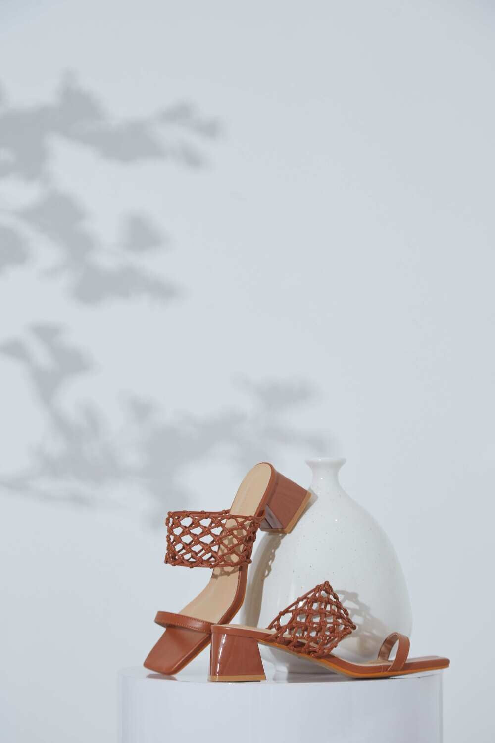 WOVEN SANDALS - MILK TEA
