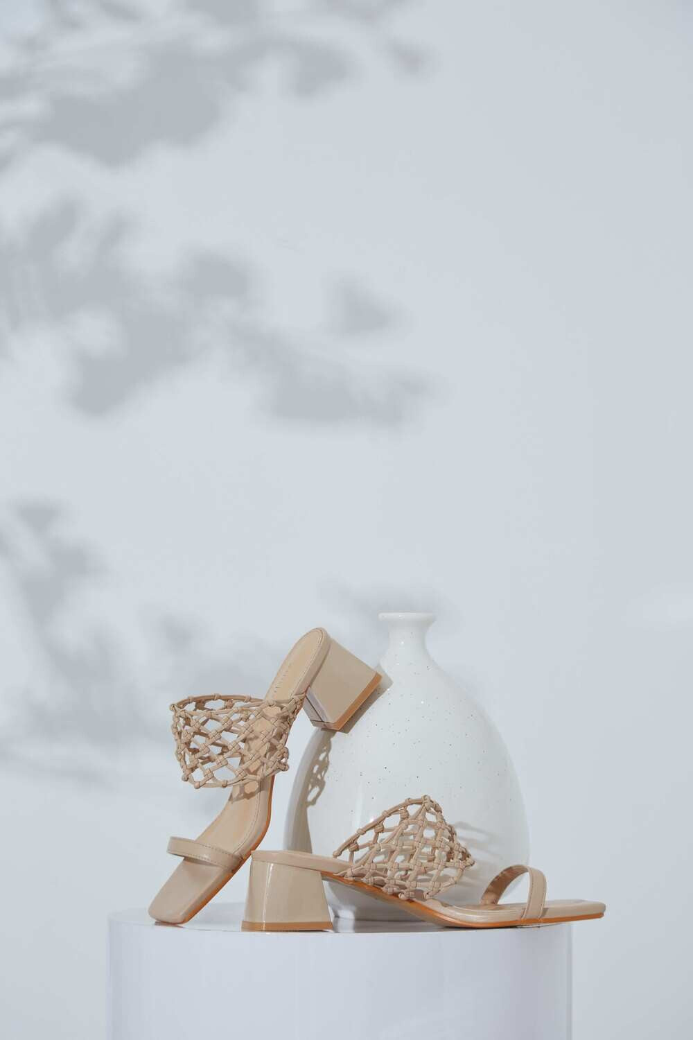 WOVEN SANDALS - NUDE
