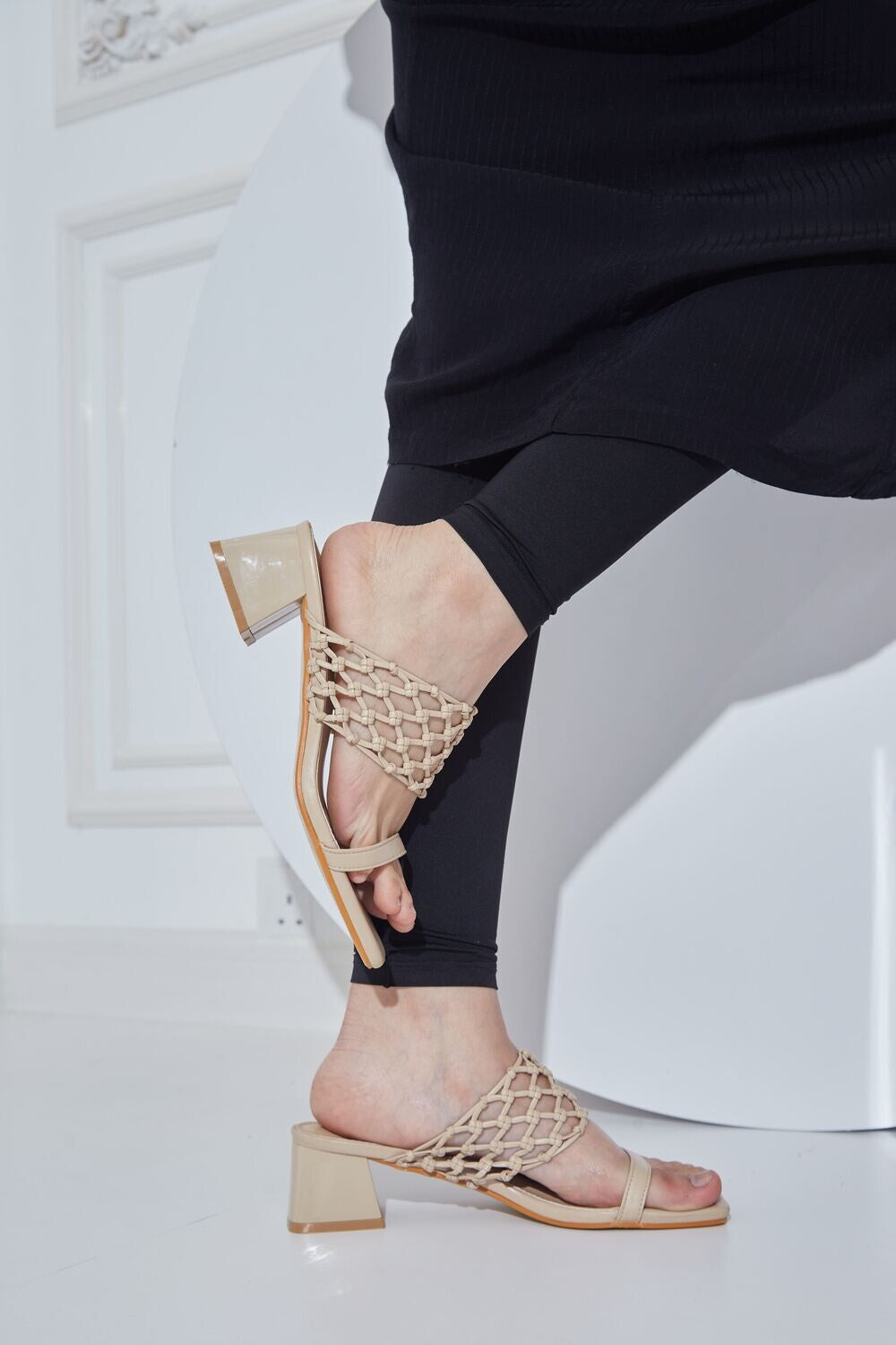 WOVEN SANDALS - NUDE