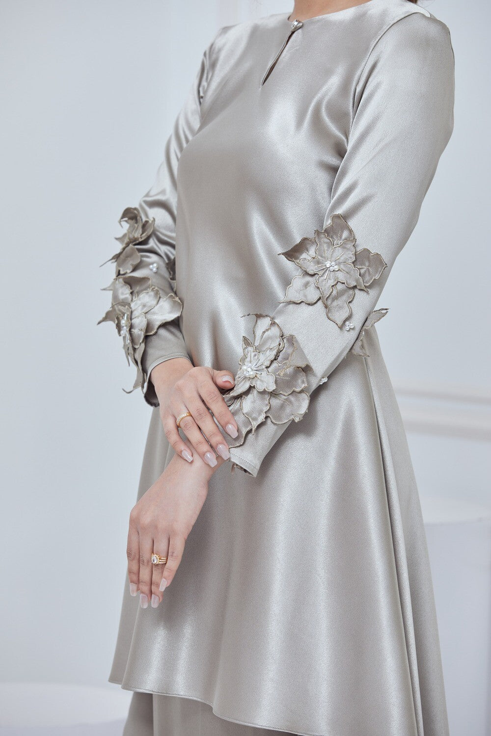 ANGGUN SERIES - SILVER GREY