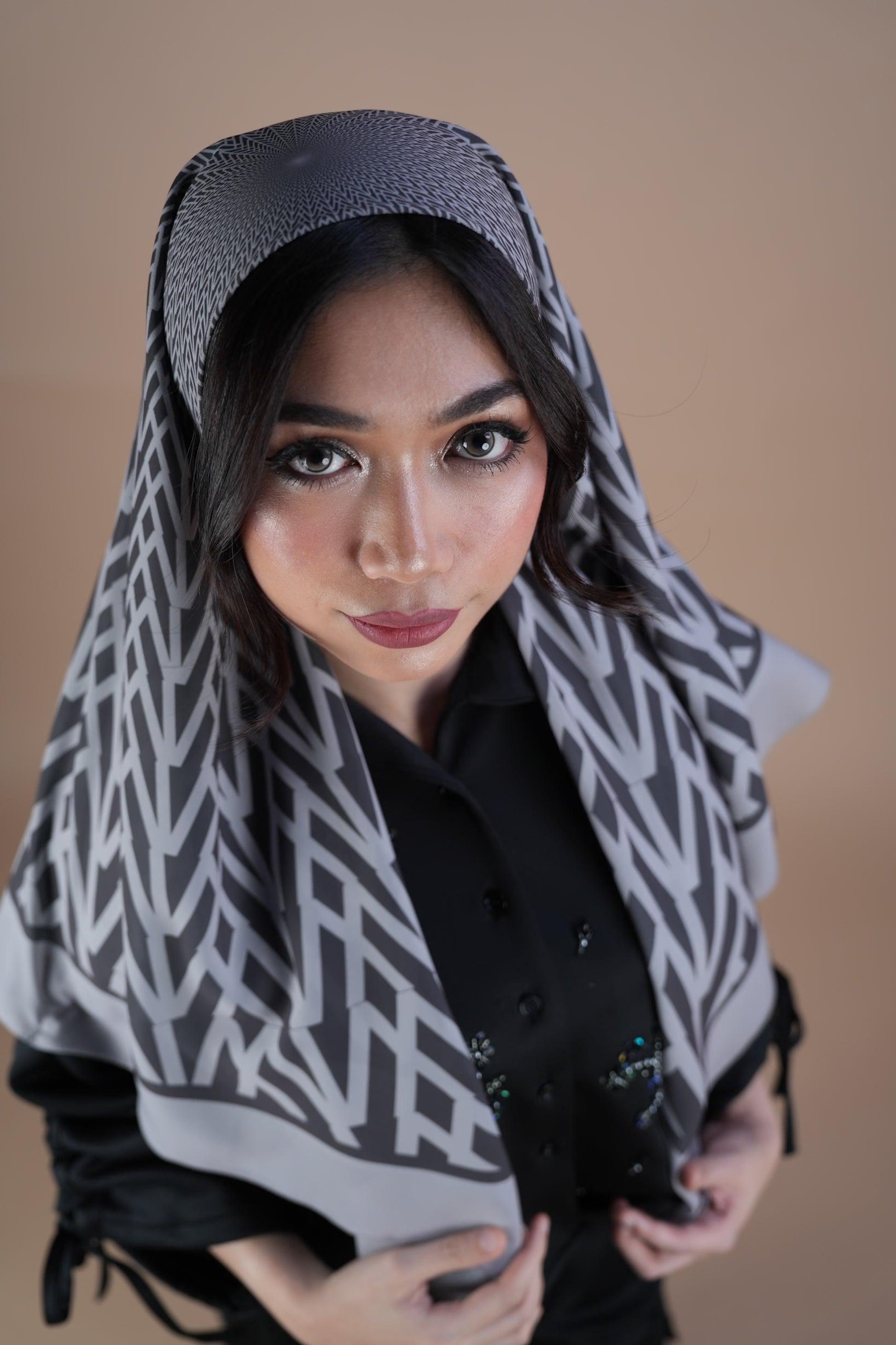 HYPNORIA - GREY CHARCOAL