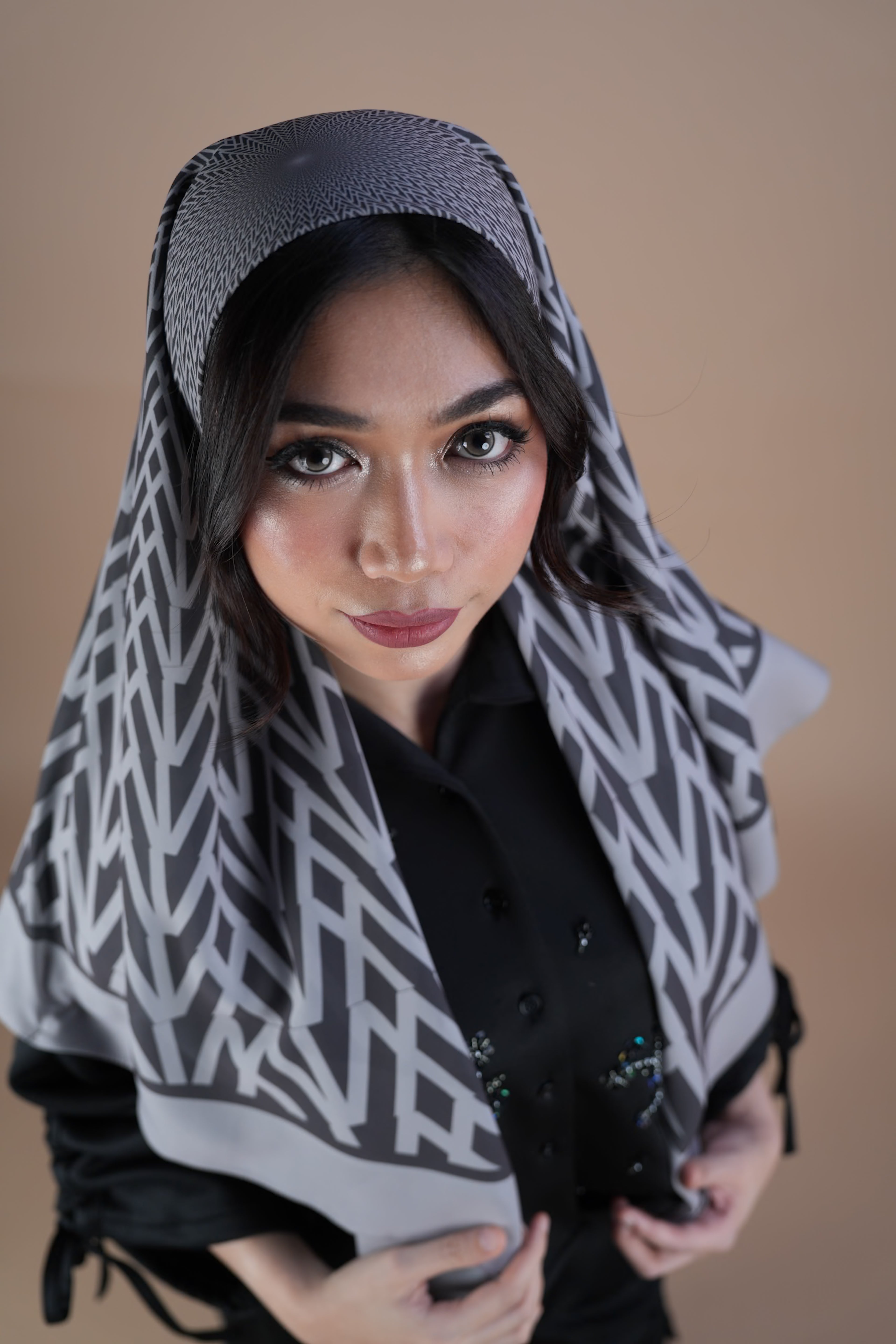 HYPNORIA - GREY CHARCOAL