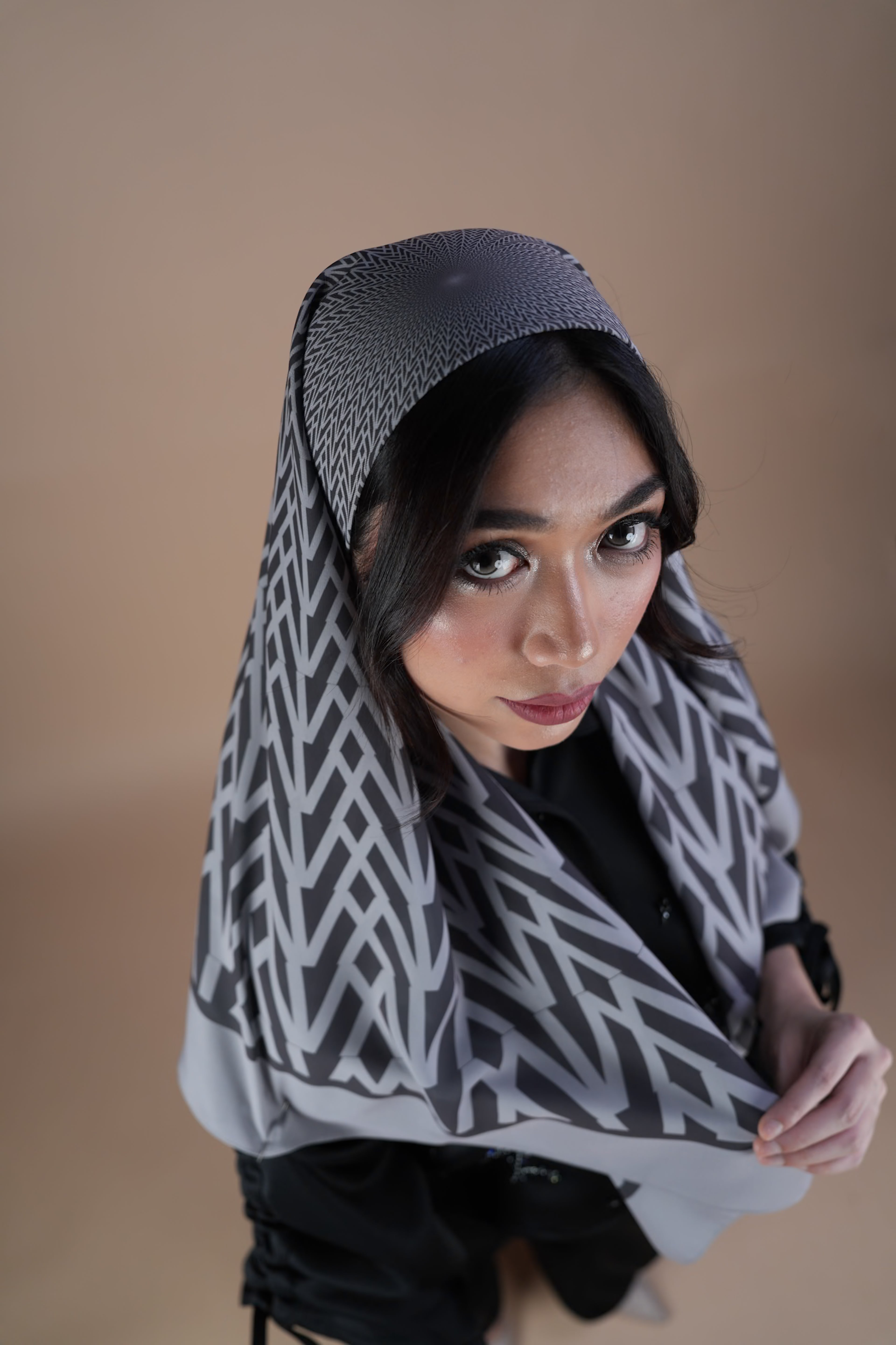 HYPNORIA - GREY CHARCOAL