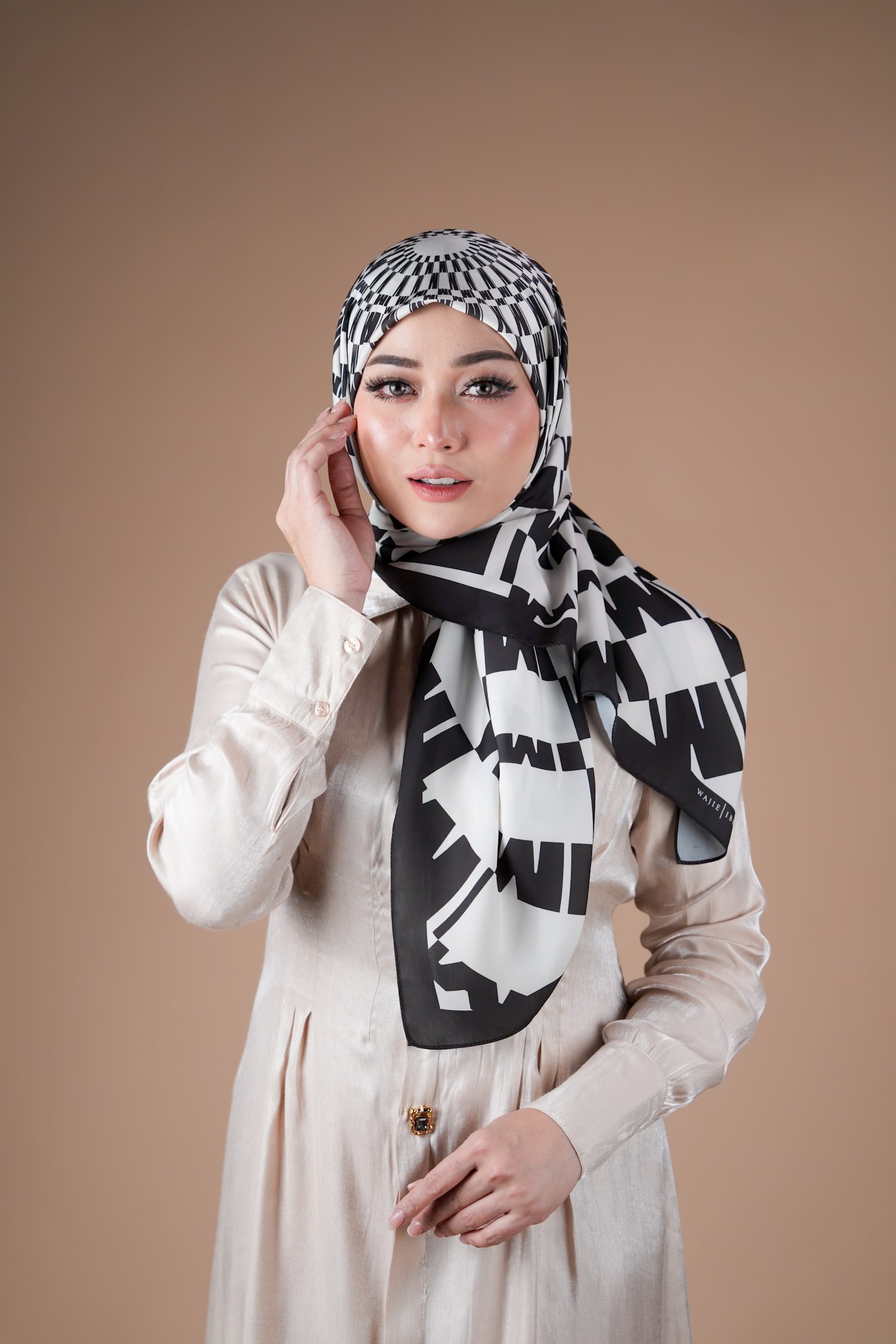 MELUR MIRAGE - BLACK & WHITE