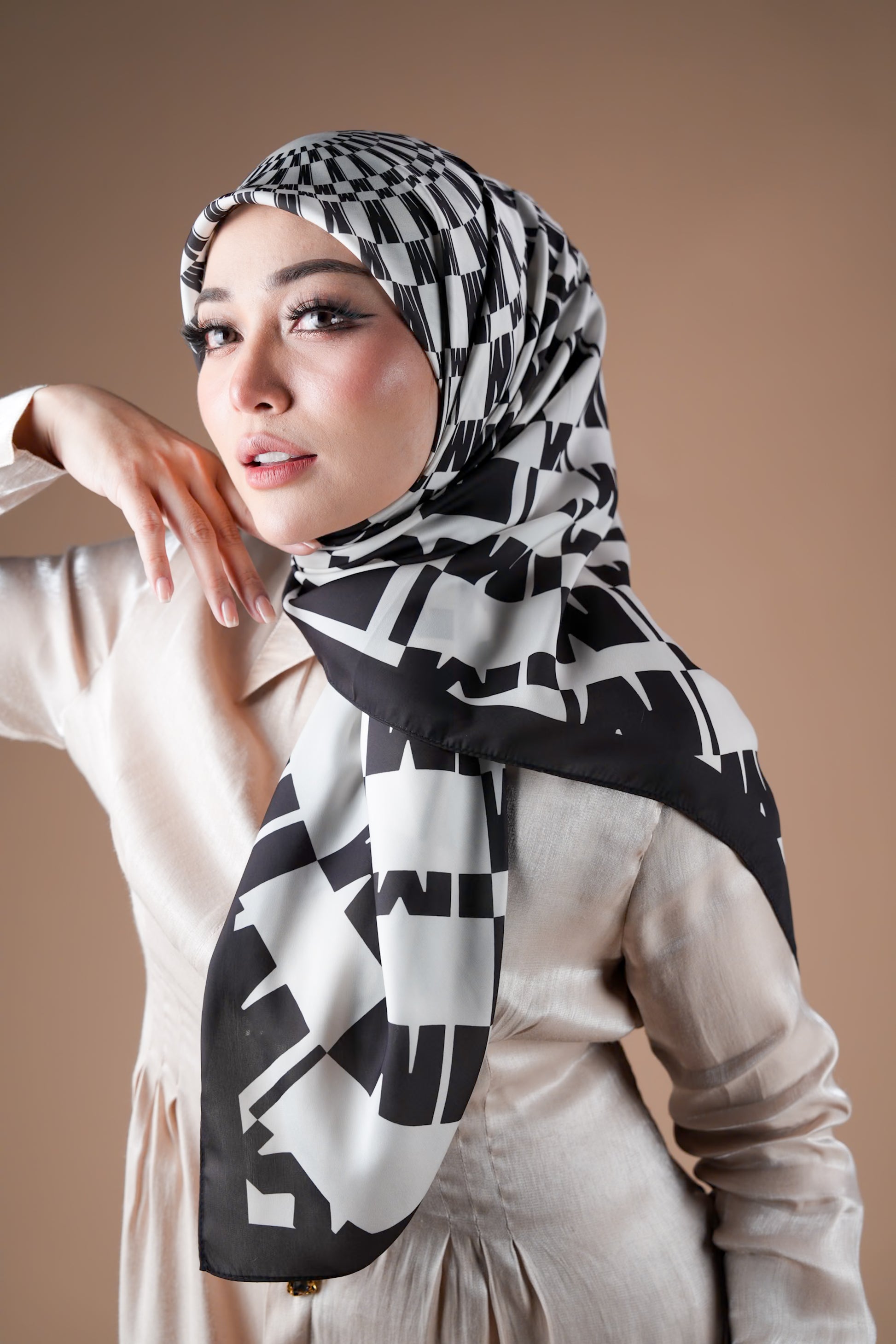 MELUR MIRAGE - BLACK & WHITE