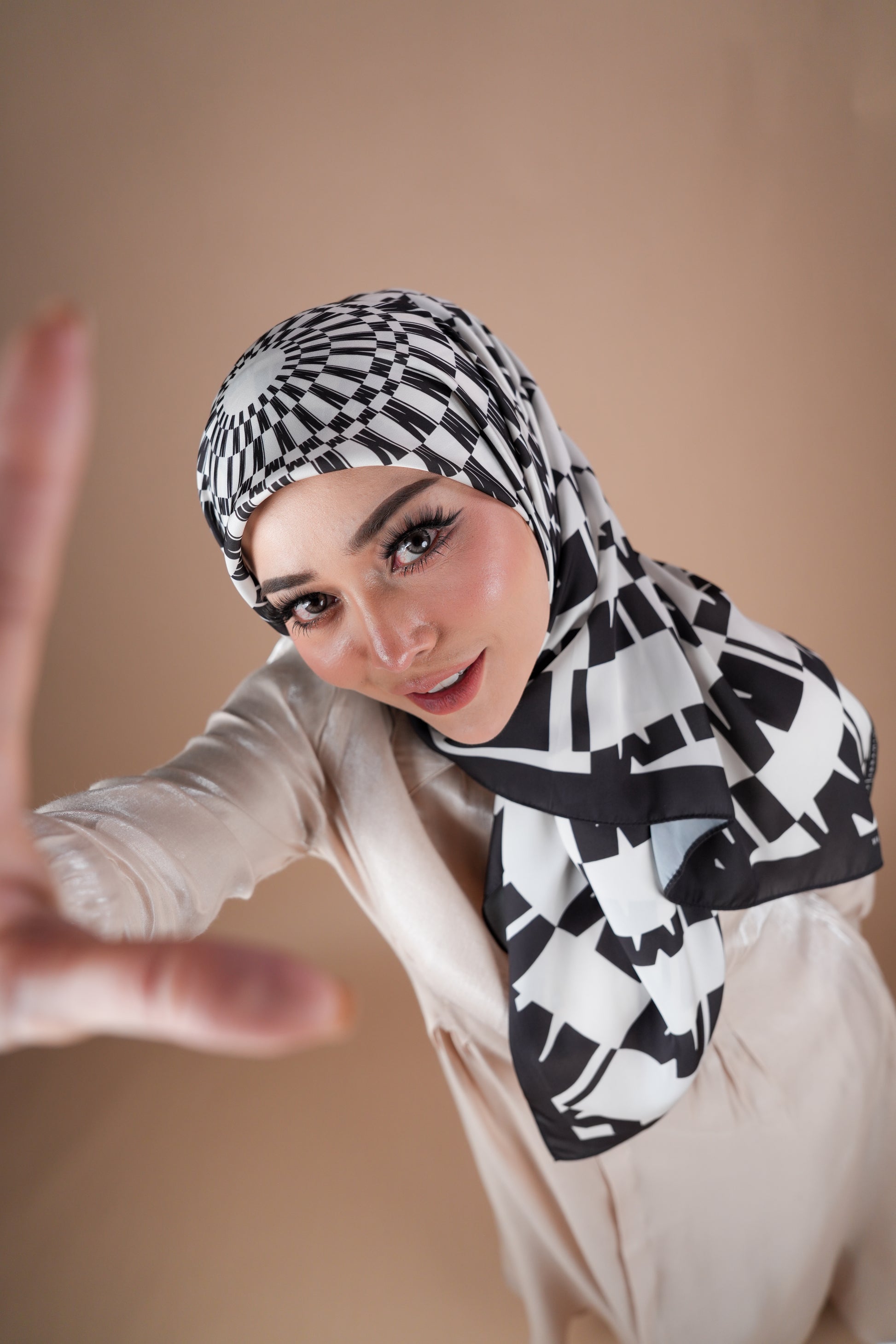 MELUR MIRAGE - BLACK & WHITE