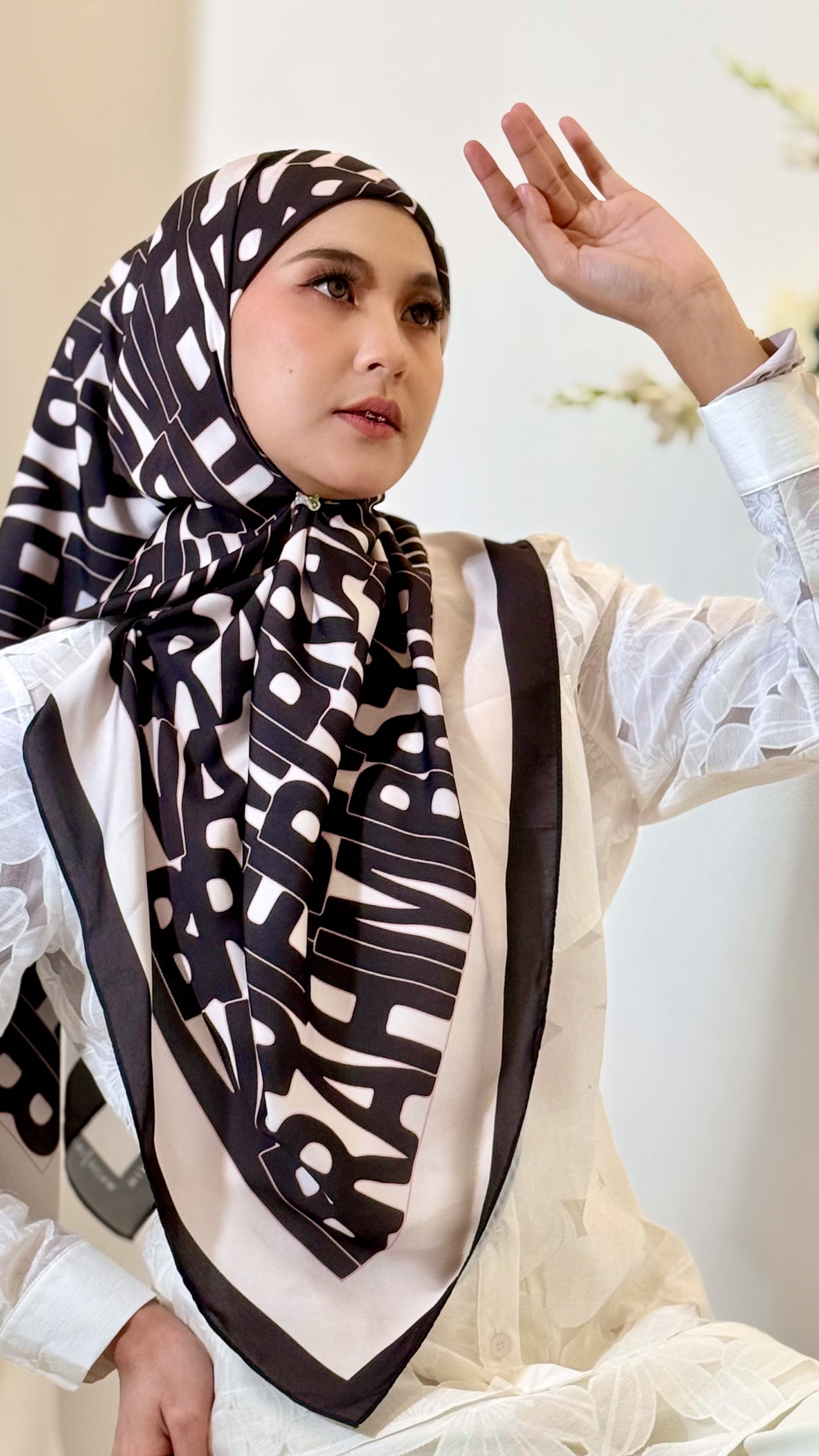 MONTSERA SCARF - BLACKBEAUTY