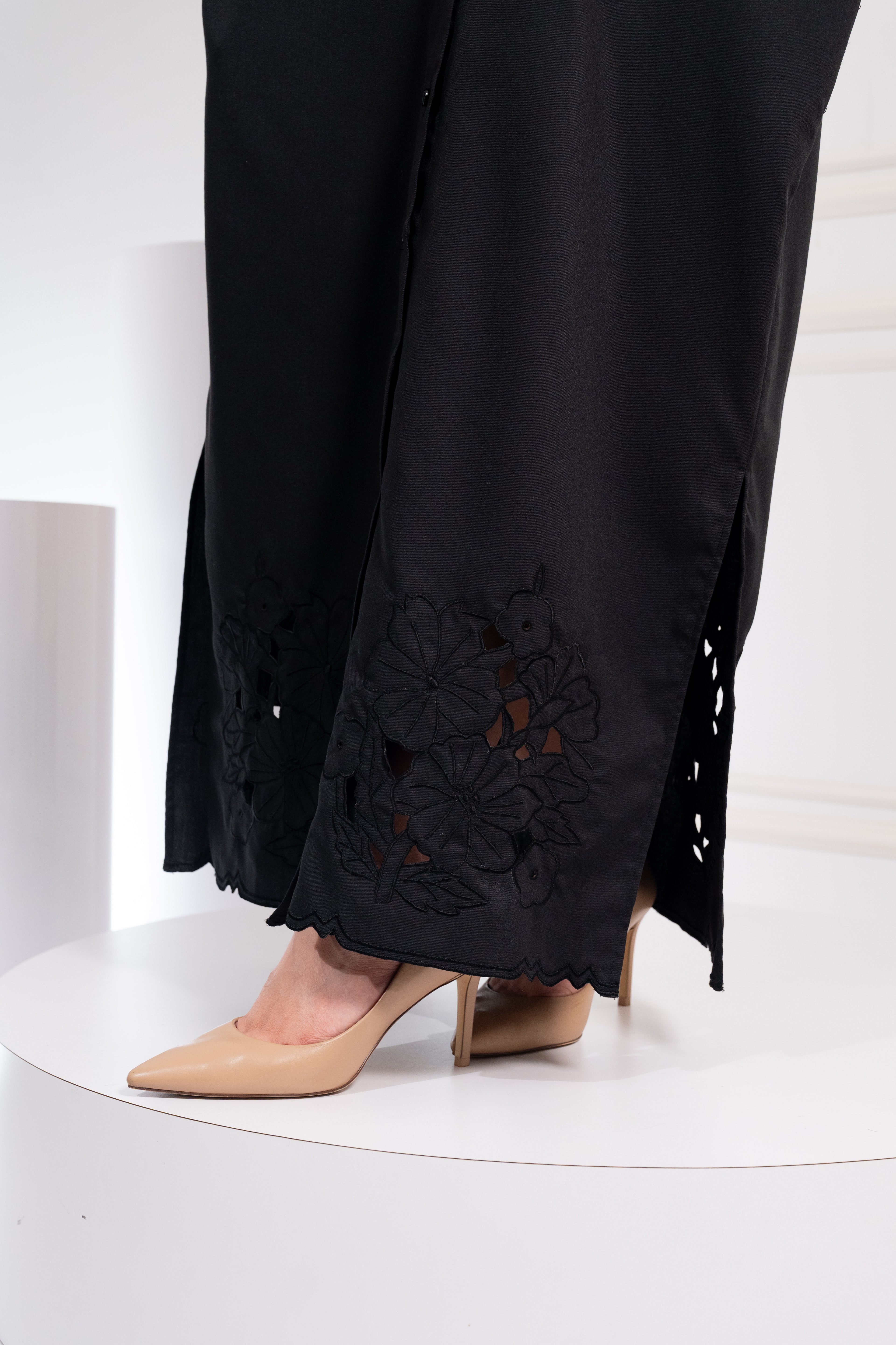 ZAHRA SERIES IN BLACK